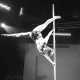 L'insegnante Isabella Valenzano durante un'esibizione di Pole dance